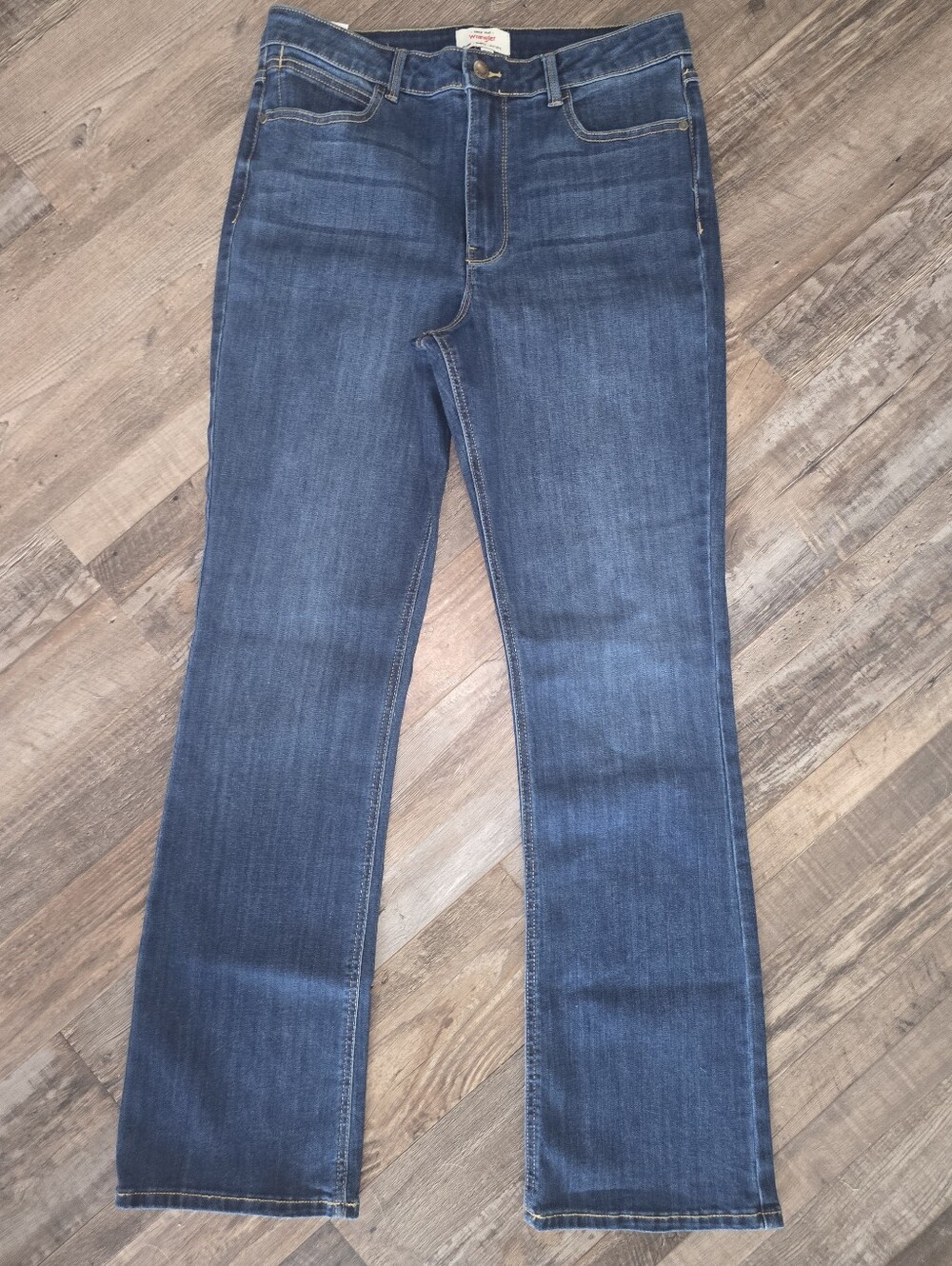 NWT Wrangler Women's High-Rise Bootcut Free to Stretch Jeans Size: 10 - Picture 2 of 7